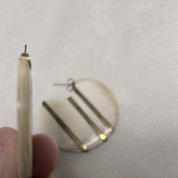 Polished Shell Earrings w/Gold Filled Stripes Sz OS ✨Makes for a Beautiful Gift✨ - Picture 2 of 3